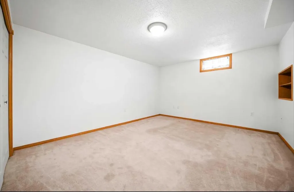 423 12 Street NE Medicine Hat AB T1A 5V3