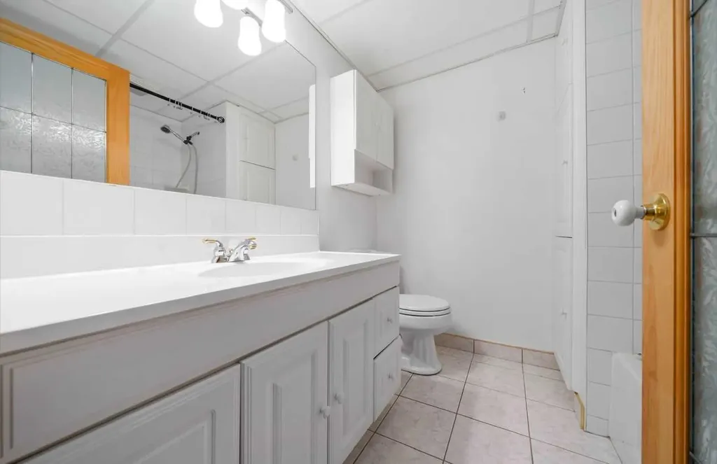 423 12 Street NE Medicine Hat AB T1A 5V3
