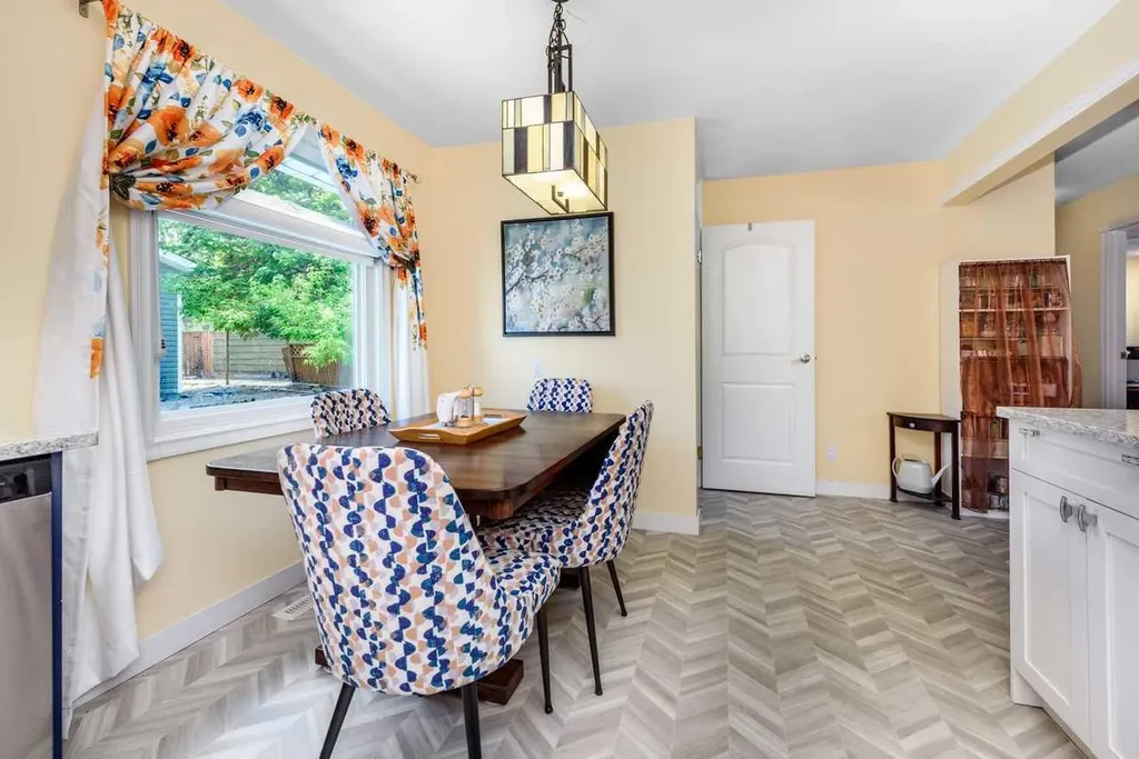 208 Van Horne Crescent NE Calgary AB T2E6H1
