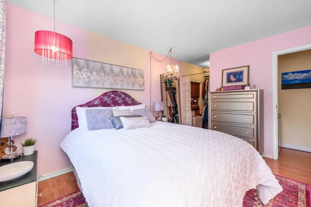 208 Van Horne Crescent NE Calgary AB T2E6H1