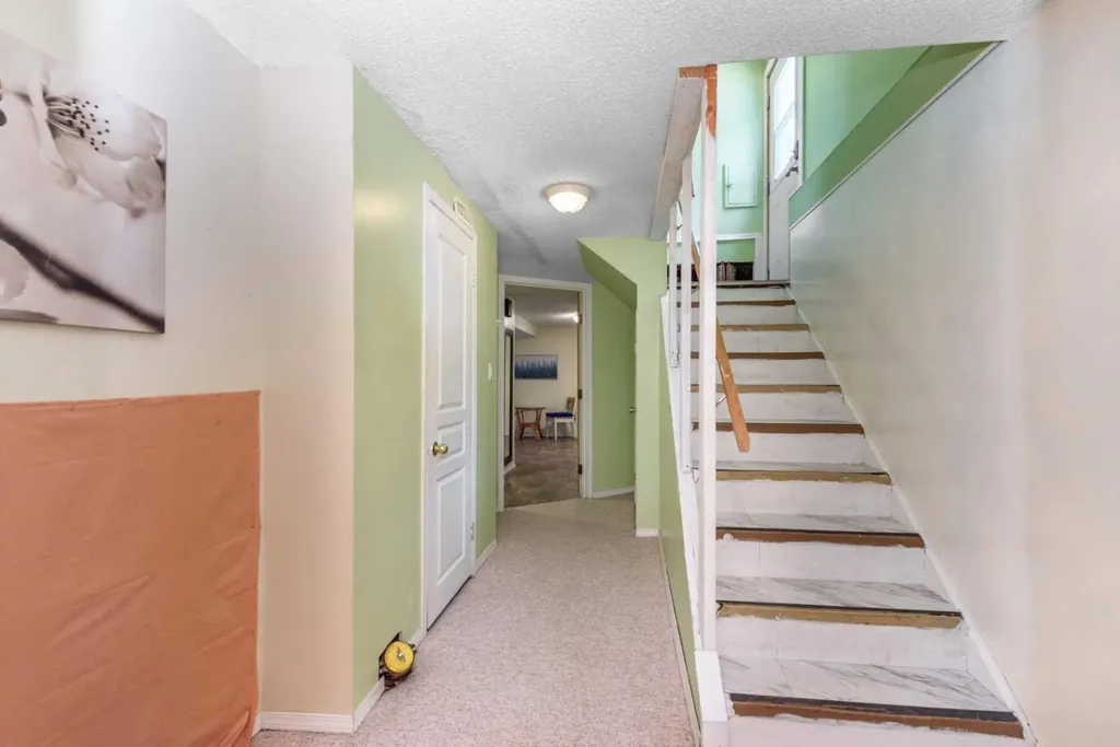 208 Van Horne Crescent NE Calgary AB T2E6H1