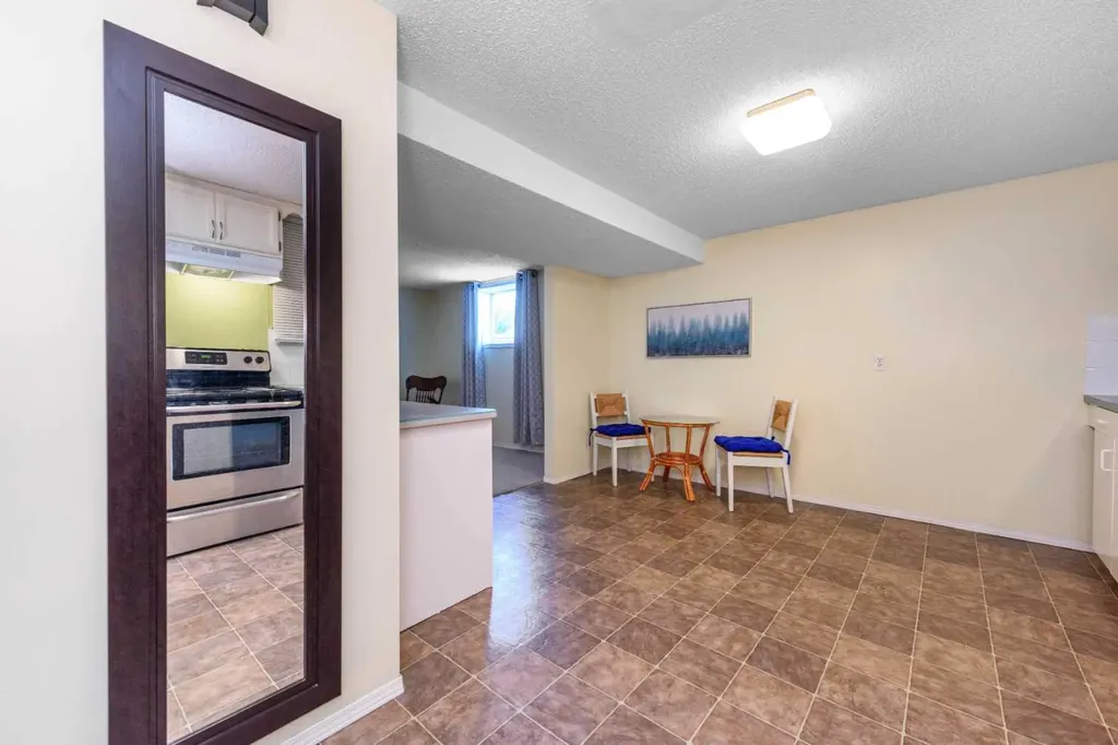 208 Van Horne Crescent NE Calgary AB T2E6H1