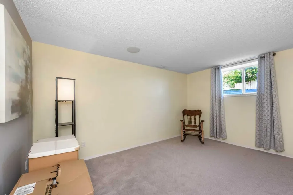 208 Van Horne Crescent NE Calgary AB T2E6H1