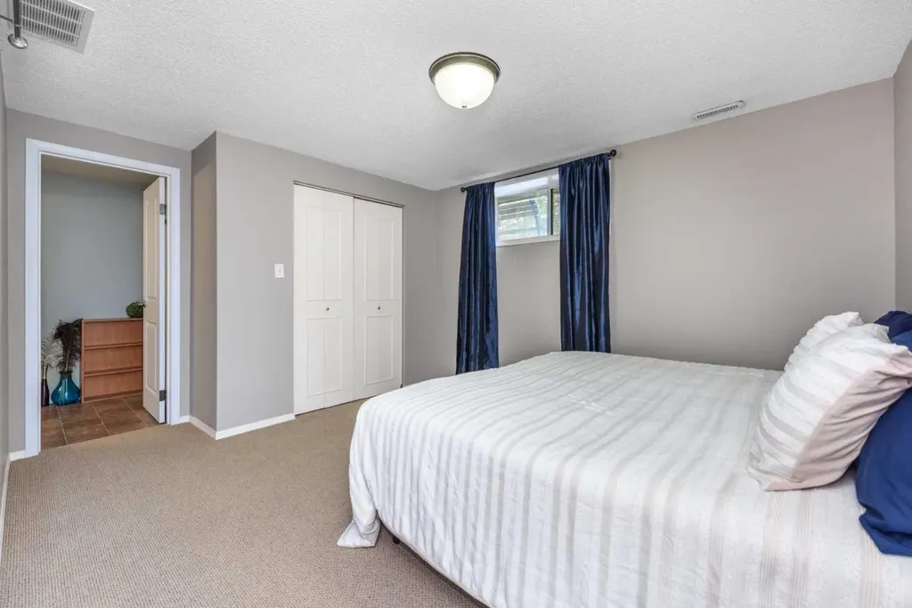 208 Van Horne Crescent NE Calgary AB T2E6H1
