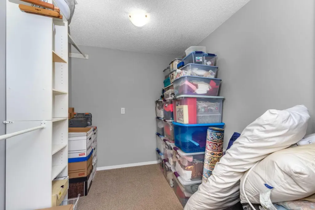 208 Van Horne Crescent NE Calgary AB T2E6H1