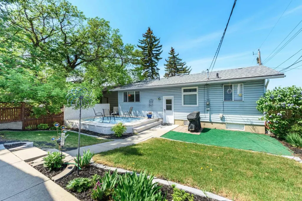 208 Van Horne Crescent NE Calgary AB T2E6H1