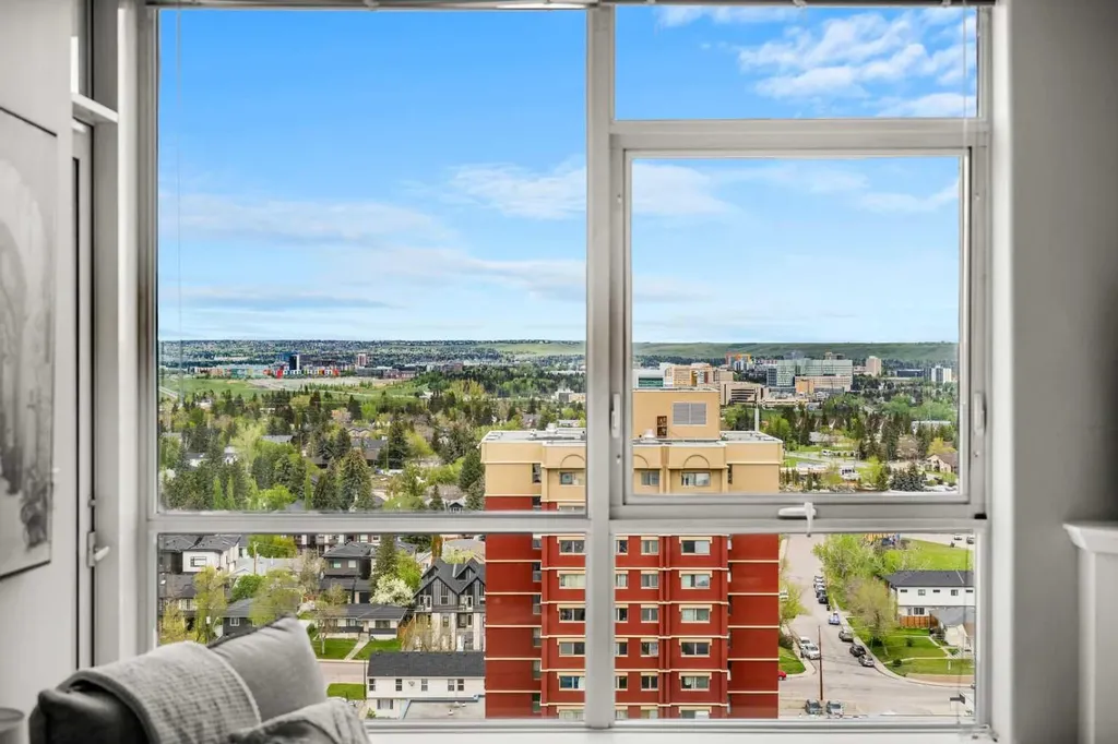 55 Spruce Place SW Calgary AB T3C 3X5