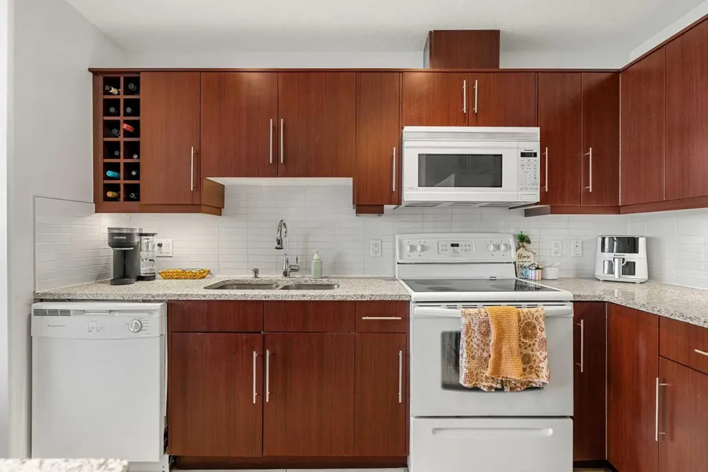 55 Spruce Place SW Calgary AB T3C 3X5