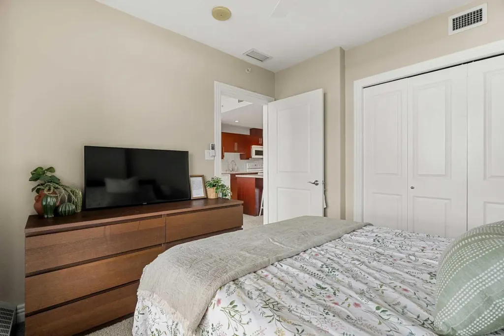 55 Spruce Place SW Calgary AB T3C 3X5