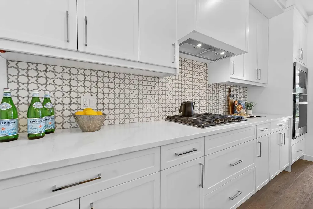 8124 47 Avenue NW Calgary AB T3B1Z5