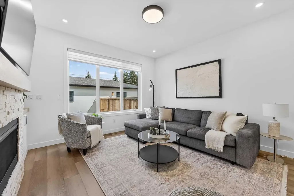 8124 47 Avenue NW Calgary AB T3B1Z5