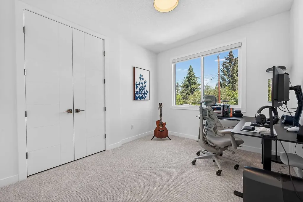 8124 47 Avenue NW Calgary AB T3B1Z5