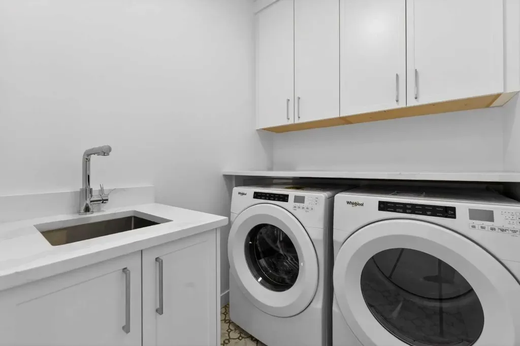 8124 47 Avenue NW Calgary AB T3B1Z5