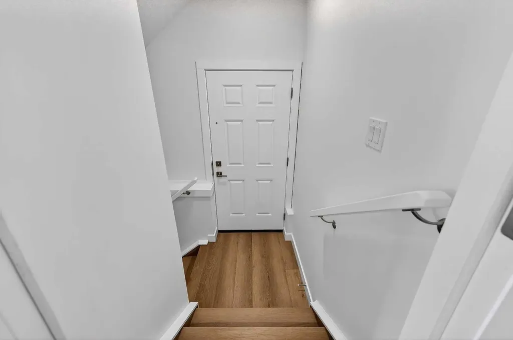 8124 47 Avenue NW Calgary AB T3B1Z5