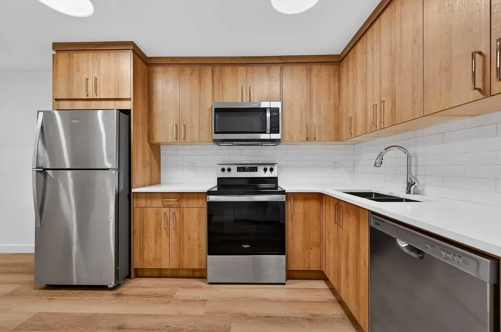 8124 47 Avenue NW Calgary AB T3B1Z5