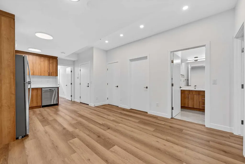 8124 47 Avenue NW Calgary AB T3B1Z5