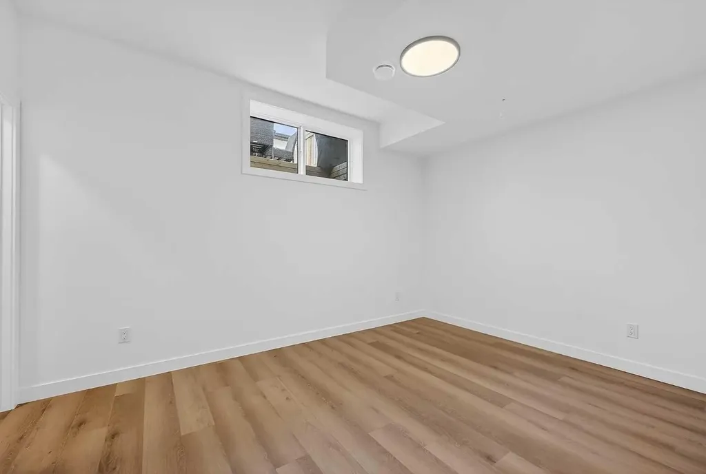 8124 47 Avenue NW Calgary AB T3B1Z5