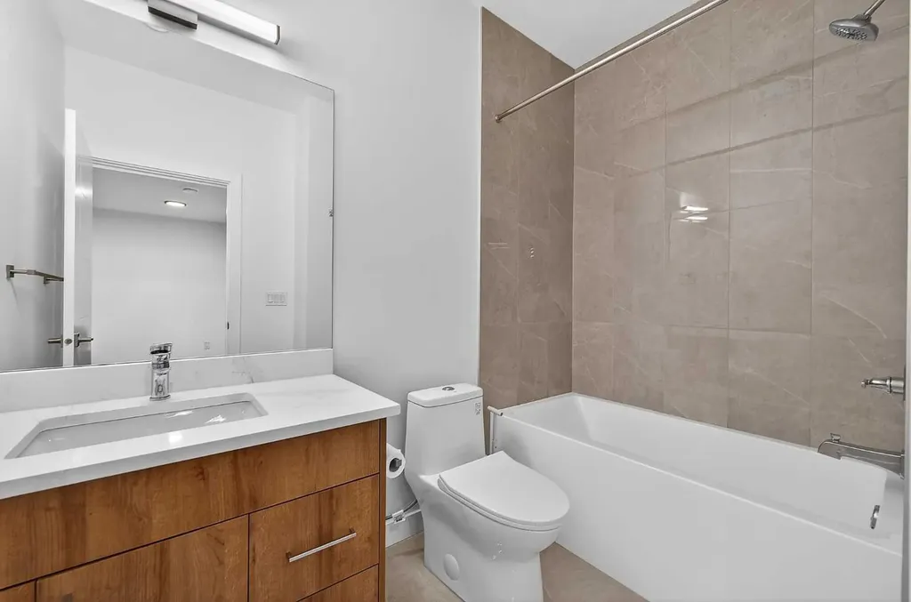 8124 47 Avenue NW Calgary AB T3B1Z5