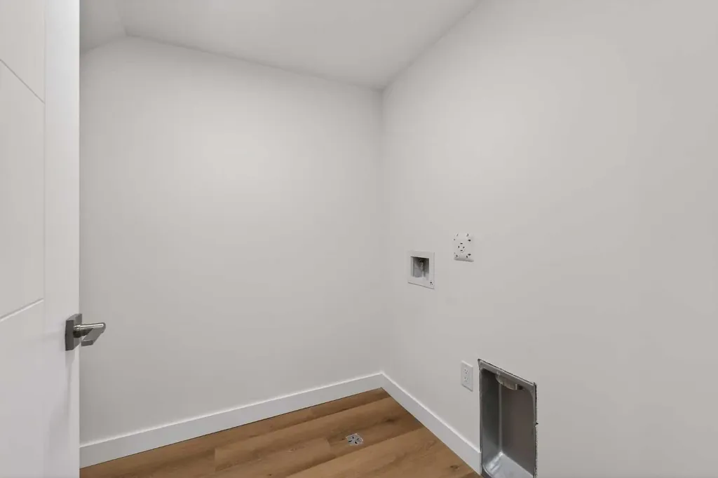 8124 47 Avenue NW Calgary AB T3B1Z5