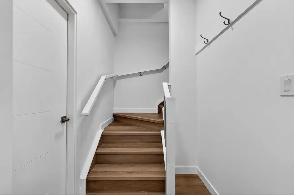 8124 47 Avenue NW Calgary AB T3B1Z5