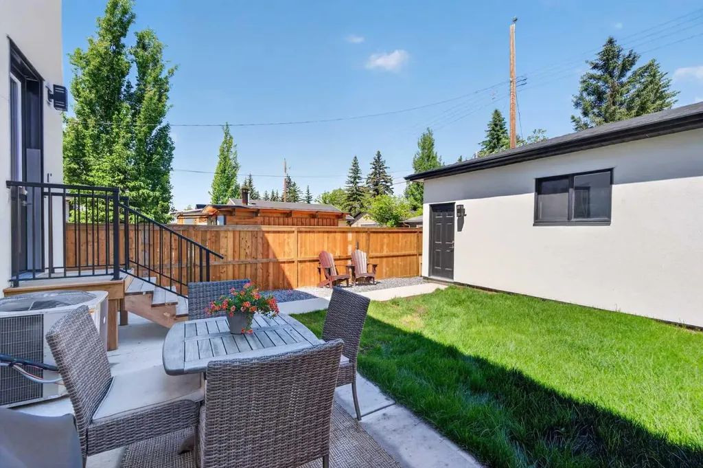 8124 47 Avenue NW Calgary AB T3B1Z5