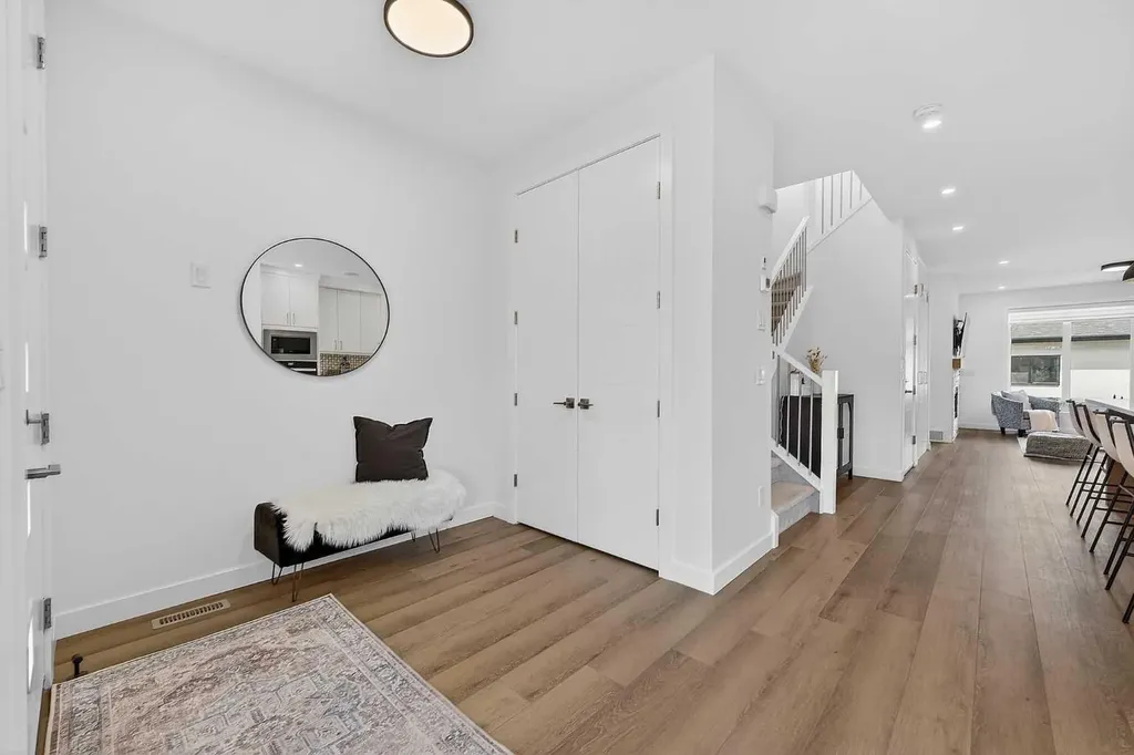 8124 47 Avenue NW Calgary AB T3B1Z5