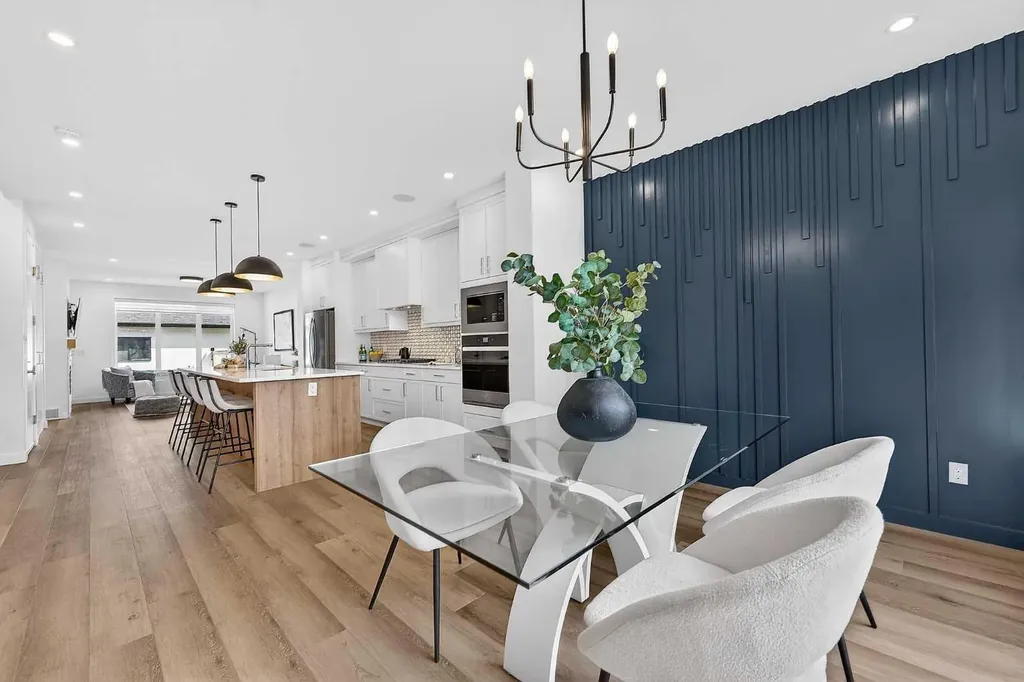 8124 47 Avenue NW Calgary AB T3B1Z5