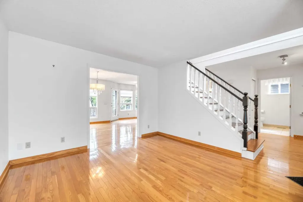 37 Shawbrooke Bay SW Calgary AB T2Y 3A1