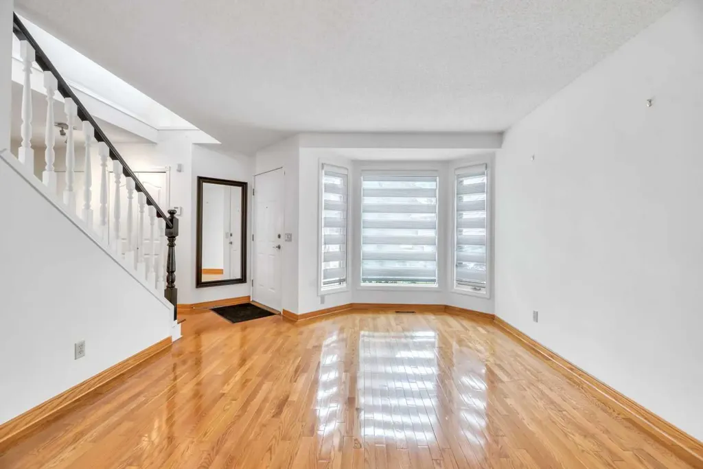 37 Shawbrooke Bay SW Calgary AB T2Y 3A1