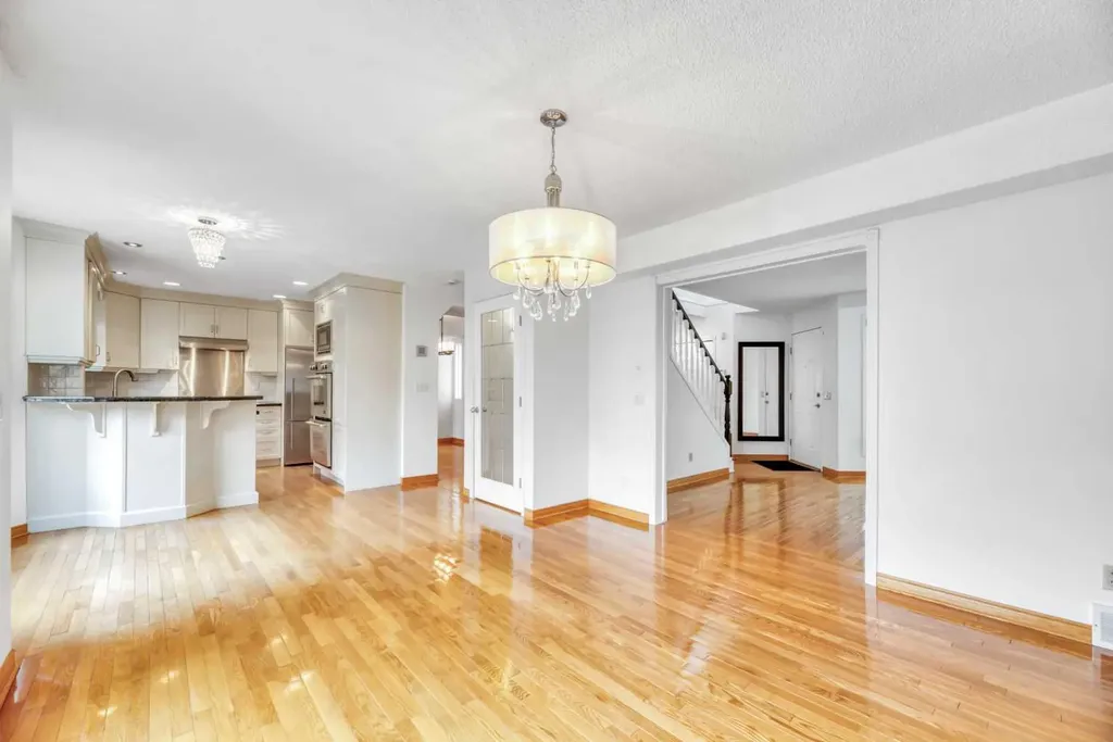 37 Shawbrooke Bay SW Calgary AB T2Y 3A1