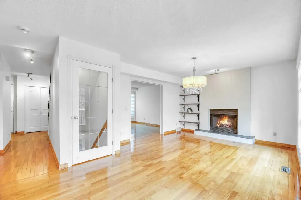37 Shawbrooke Bay SW Calgary AB T2Y 3A1