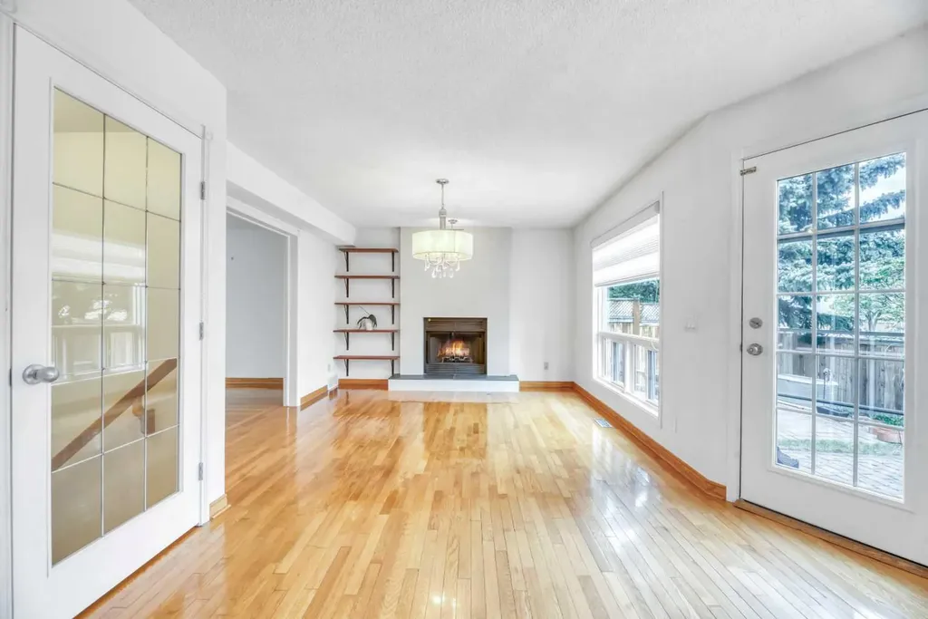 37 Shawbrooke Bay SW Calgary AB T2Y 3A1