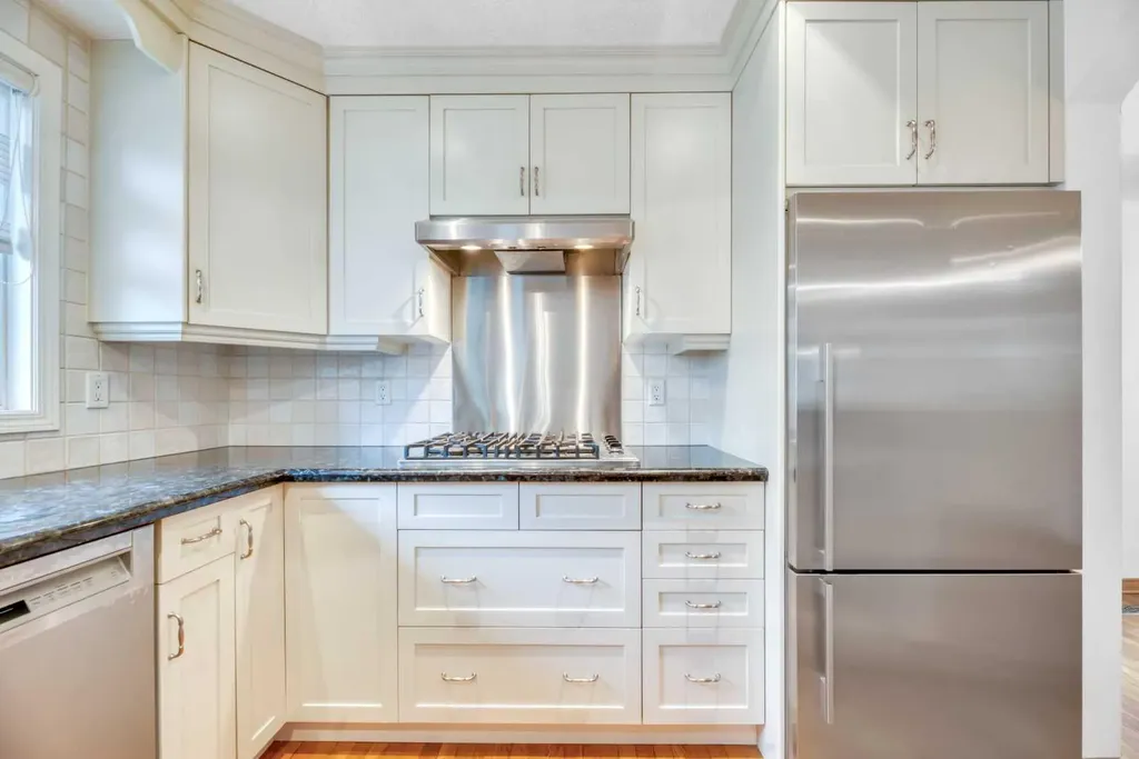 37 Shawbrooke Bay SW Calgary AB T2Y 3A1
