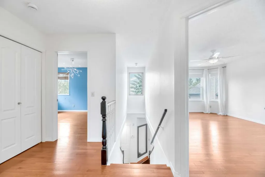 37 Shawbrooke Bay SW Calgary AB T2Y 3A1