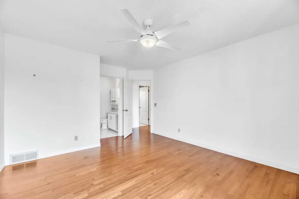 37 Shawbrooke Bay SW Calgary AB T2Y 3A1