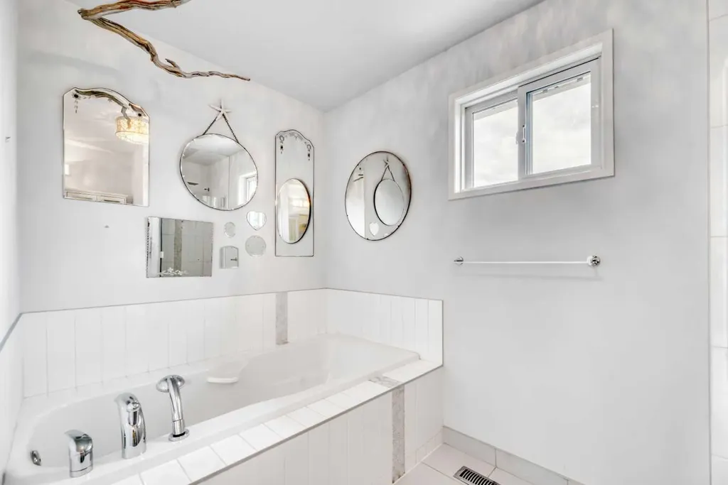 37 Shawbrooke Bay SW Calgary AB T2Y 3A1