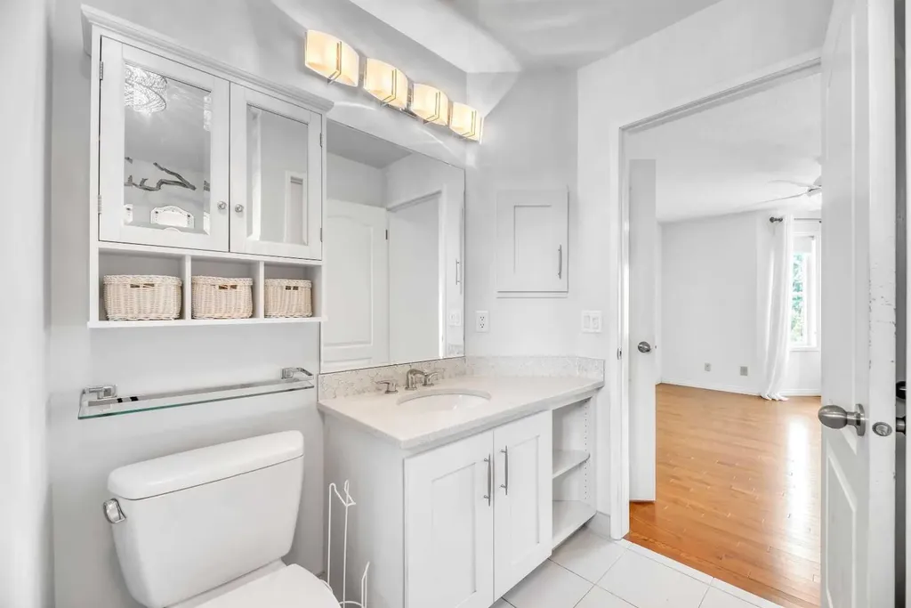 37 Shawbrooke Bay SW Calgary AB T2Y 3A1