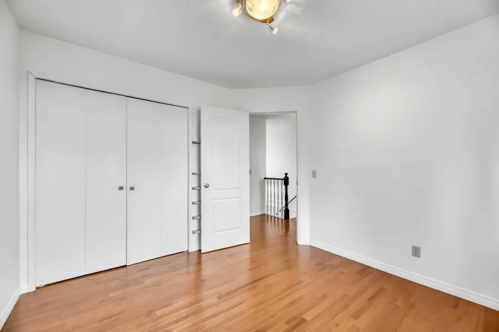 37 Shawbrooke Bay SW Calgary AB T2Y 3A1