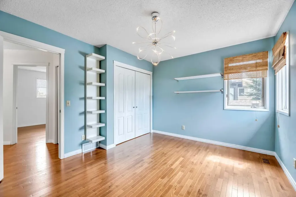 37 Shawbrooke Bay SW Calgary AB T2Y 3A1