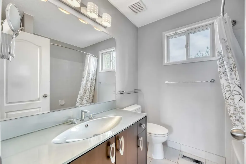37 Shawbrooke Bay SW Calgary AB T2Y 3A1