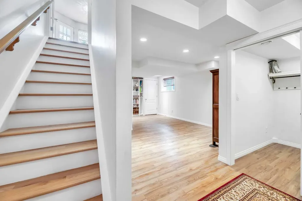 37 Shawbrooke Bay SW Calgary AB T2Y 3A1