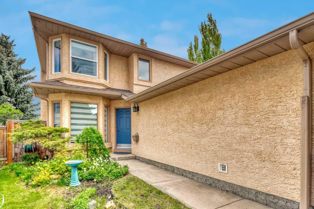 37 Shawbrooke Bay SW Calgary AB T2Y 3A1