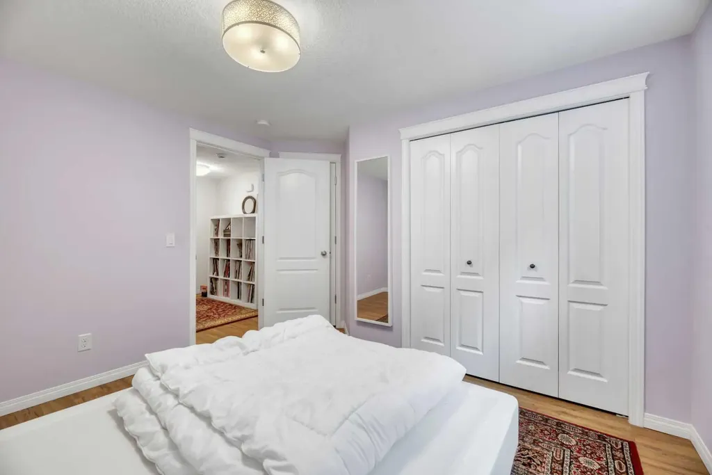 37 Shawbrooke Bay SW Calgary AB T2Y 3A1