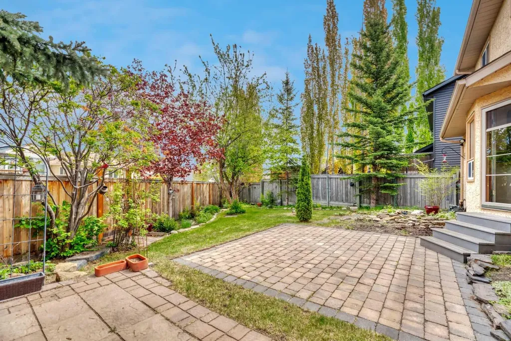 37 Shawbrooke Bay SW Calgary AB T2Y 3A1