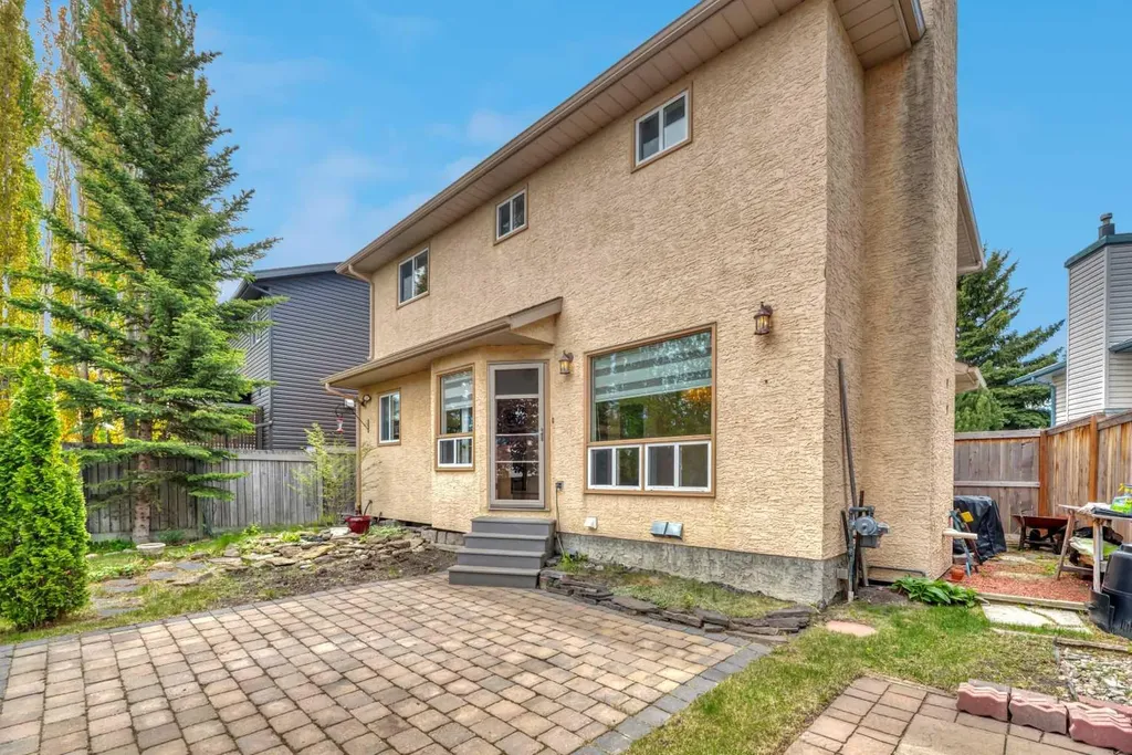 37 Shawbrooke Bay SW Calgary AB T2Y 3A1