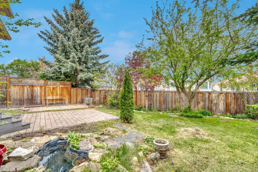 37 Shawbrooke Bay SW Calgary AB T2Y 3A1