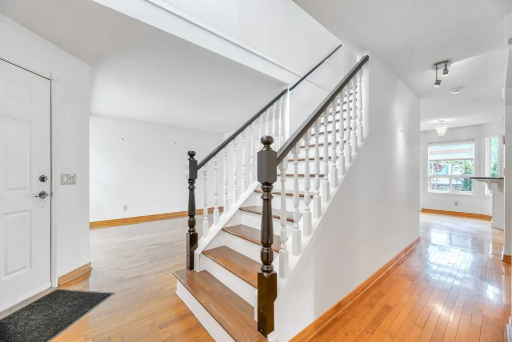 37 Shawbrooke Bay SW Calgary AB T2Y 3A1