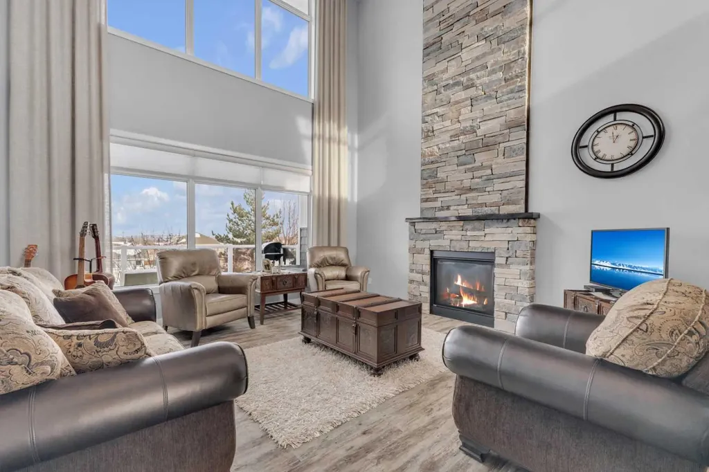 5 Leonard Close Sylvan Lake AB T4S 0E7