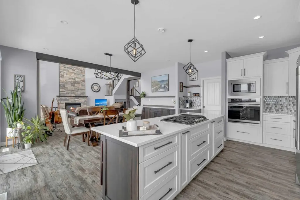 5 Leonard Close Sylvan Lake AB T4S 0E7