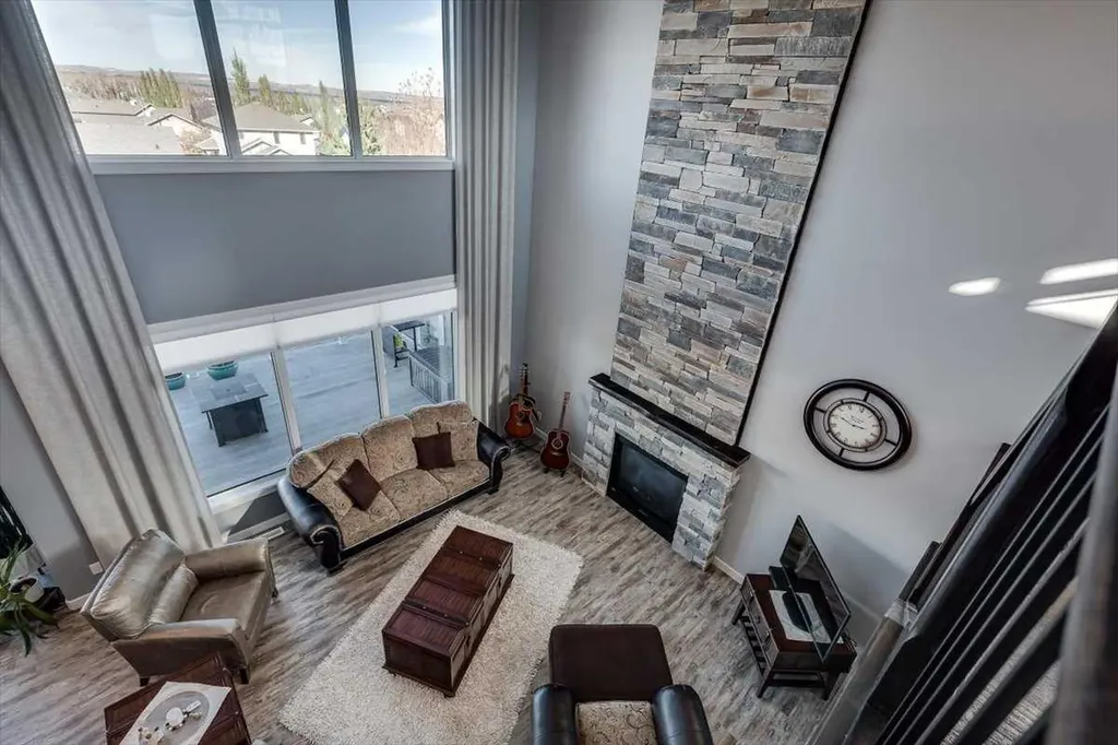 5 Leonard Close Sylvan Lake AB T4S 0E7
